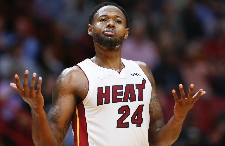 凯尔特人鏖战西班牙男篮，阿德巴约三分雨点燃全场