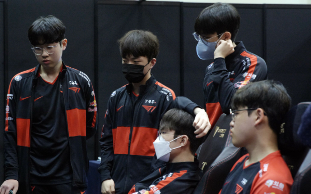 NS轻取DFM,Gumayusi操刀奇招英雄翻盘激烈交锋2025世界赛,留下经典瞬间 NS轻取DFM,Gumayusi操刀奇招英雄翻盘激烈交锋2025世界赛,留下经典瞬间