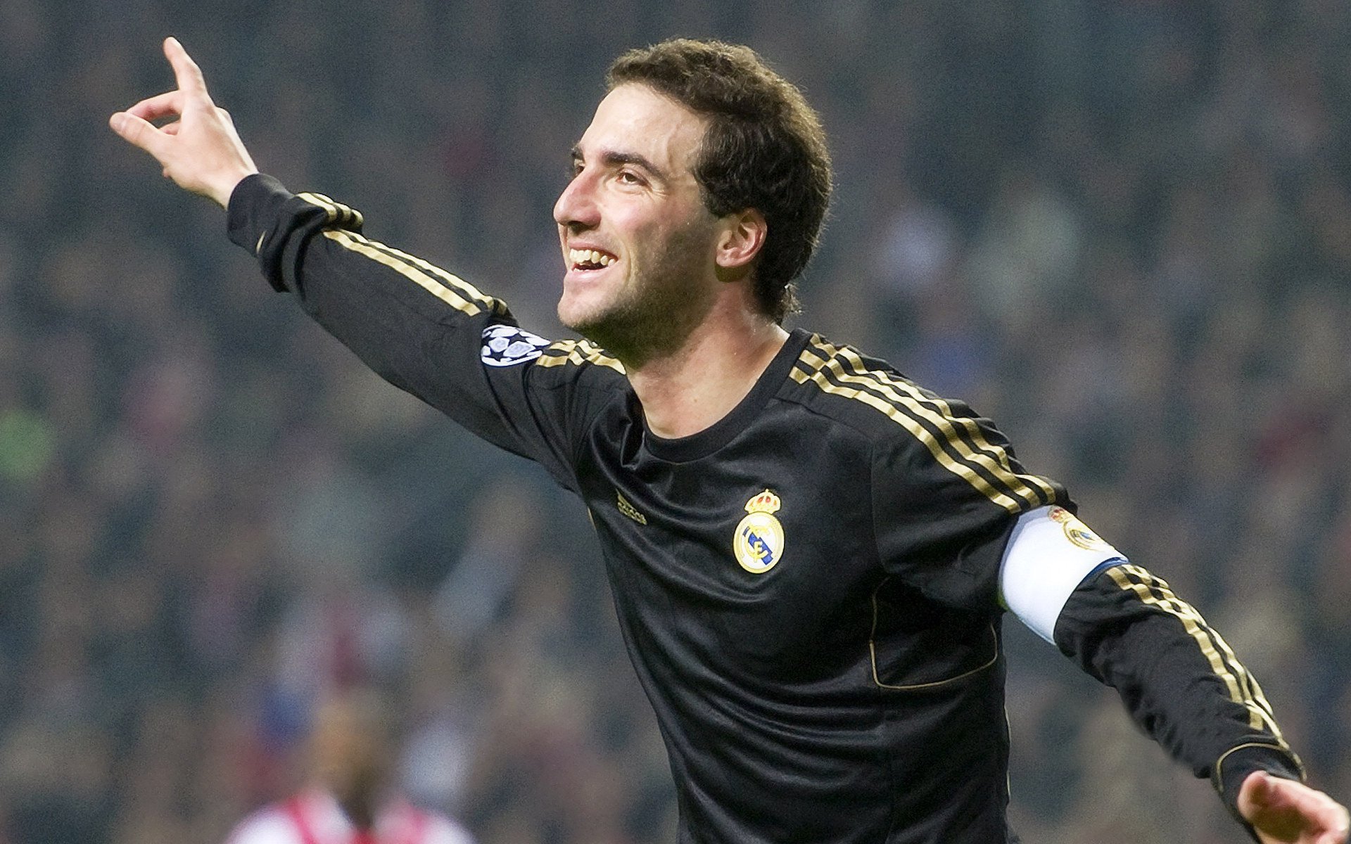 喀麦隆火力压制勒沃库森，李刚仁成关键先生！亚洲之光闪耀欧陆