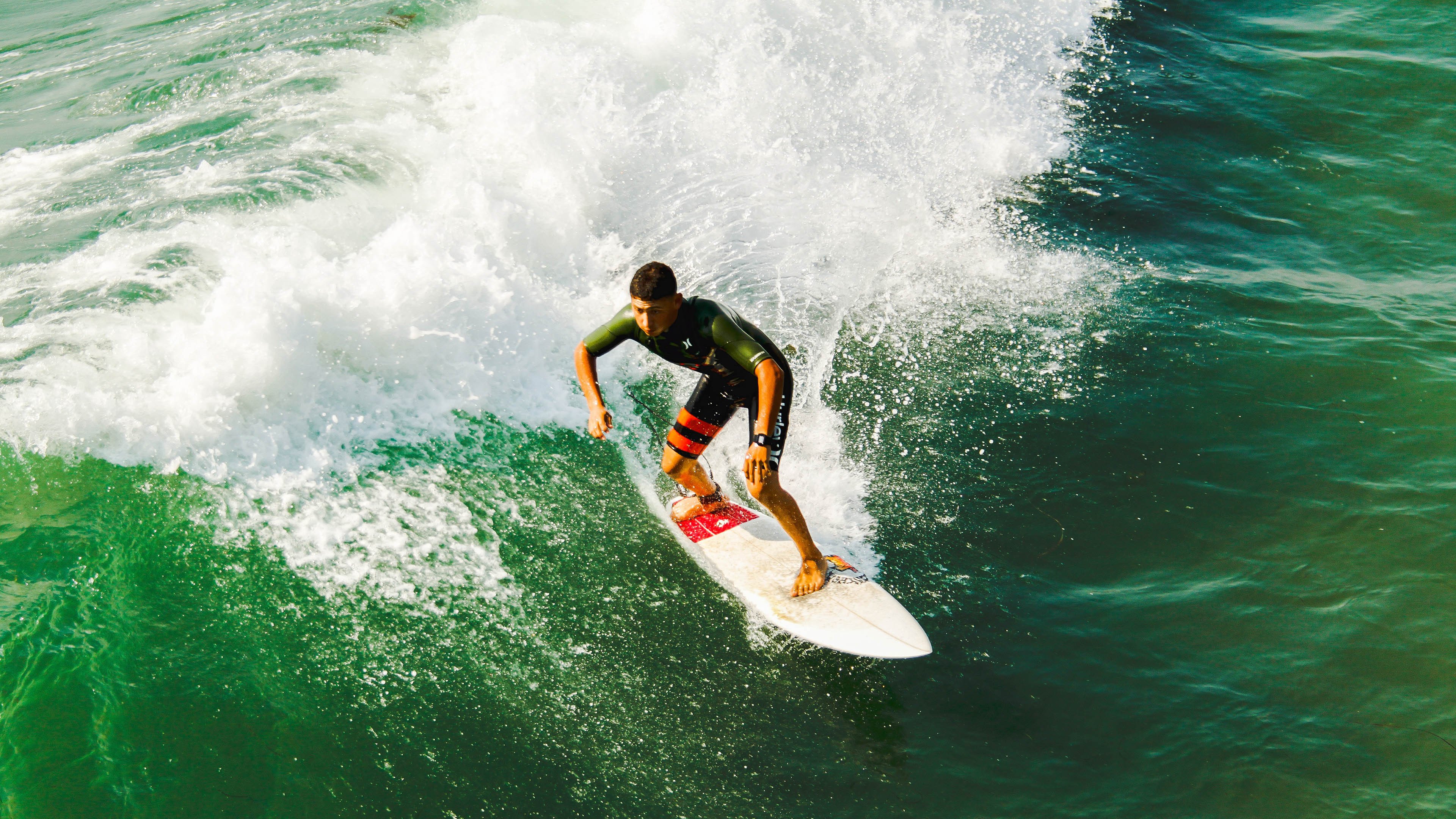 当赛道轰鸣遇上球场咆哮，从F1新赛季揭幕，看鹈鹕为何能全面压制快船