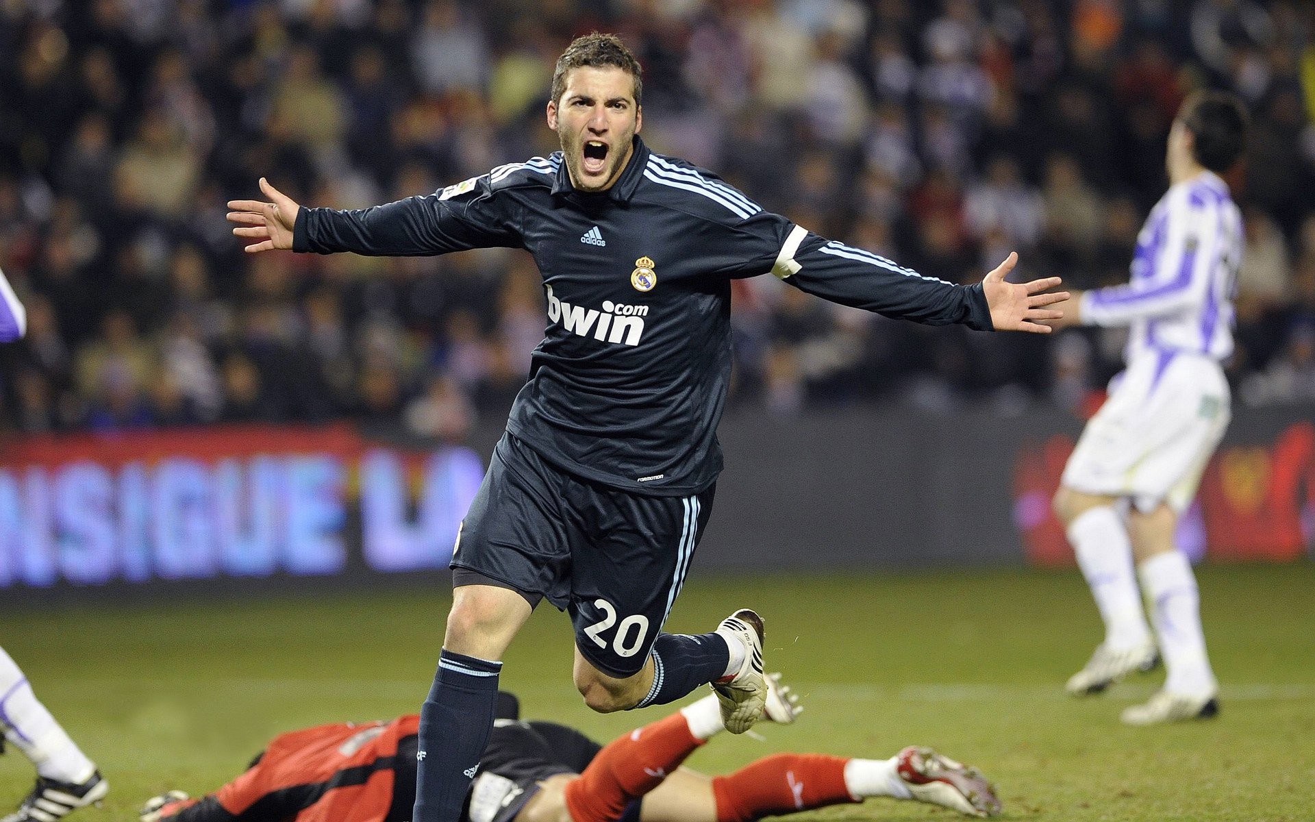 冰与火，那个让欧冠决赛颤抖的阿劳霍，究竟是谁？